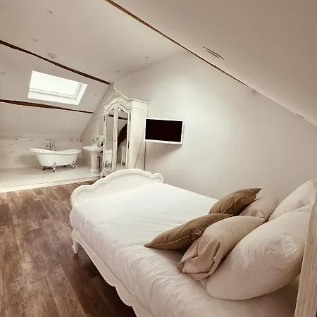 3 Des Remparts A 5 Mins De Charleville-mezieres *