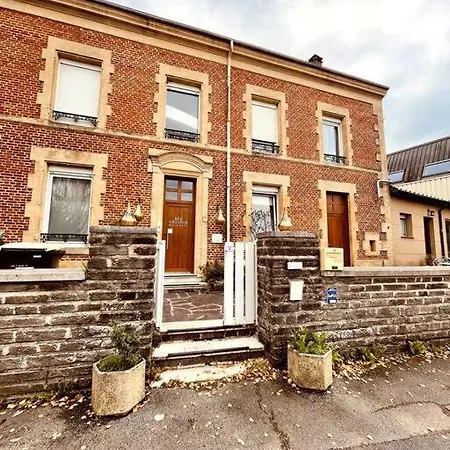 3 Des Remparts A 5 Mins De Charleville-mezieres Lägenhet